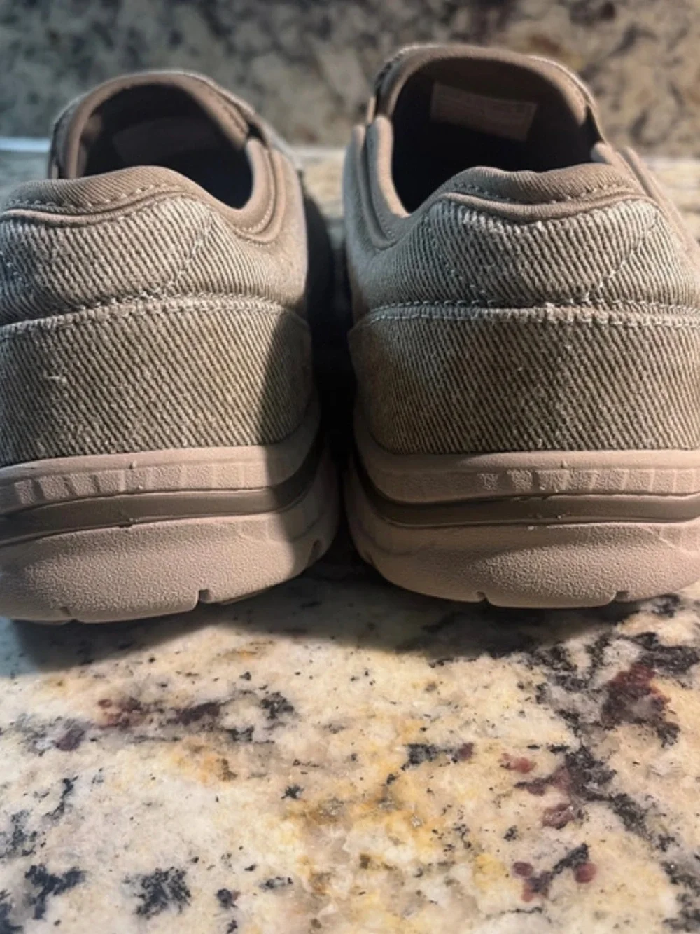 SKECHERS♦️EXTRA WIDE CASUAL SLIP IN